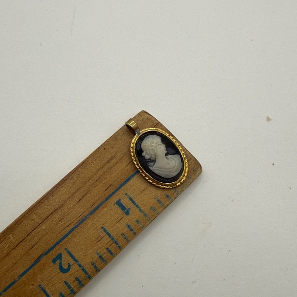 Vintage Gold Tone Cameo Pendant Photo Black White Woman Face Victorian Mini - Picture 7 of 7